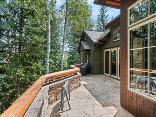 Luxurious Ski-in/ Ski-out Vacation Home - Family-Friendly Retreat
